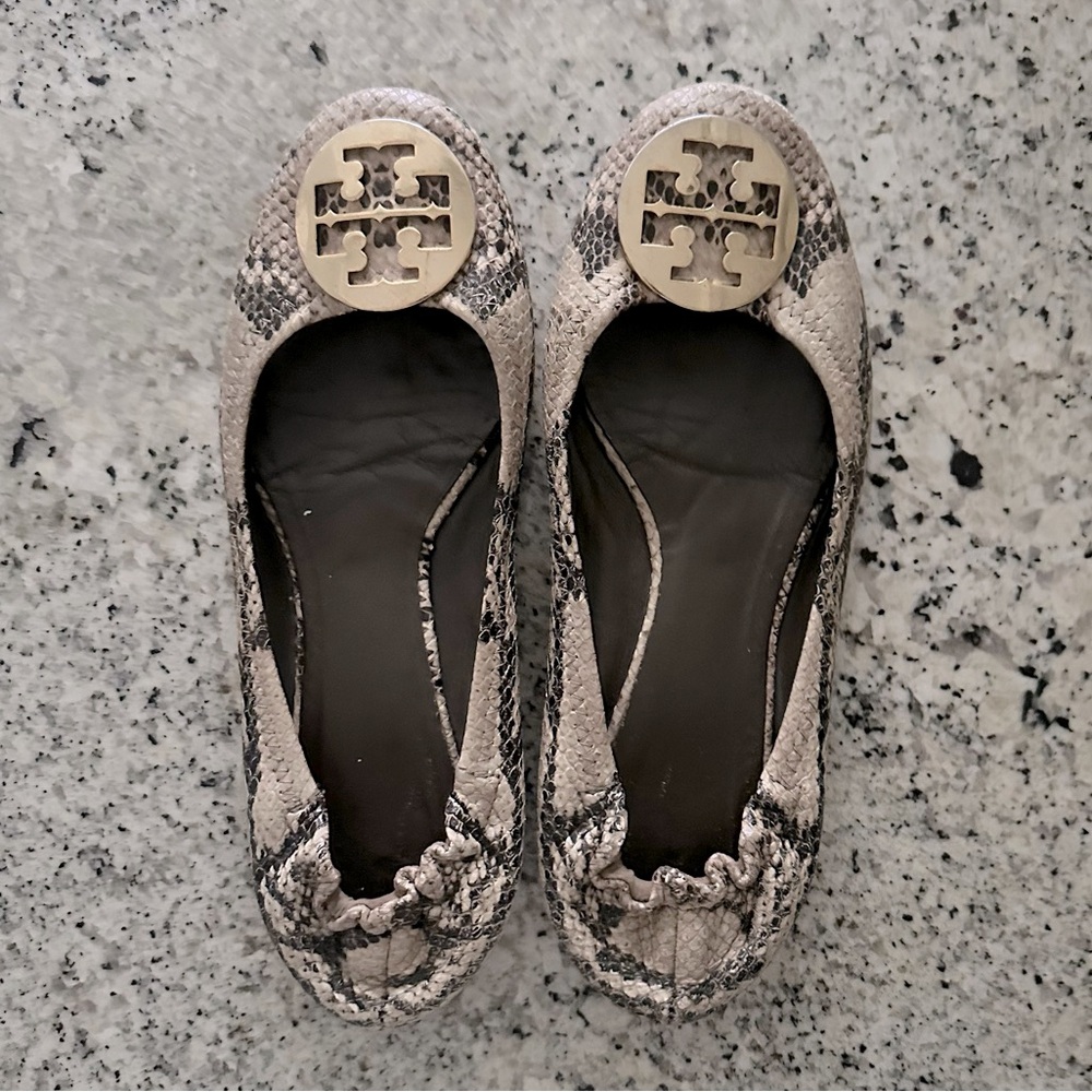 Tory Burch Classic Flats! Great condition! Colors match a number of outfits!